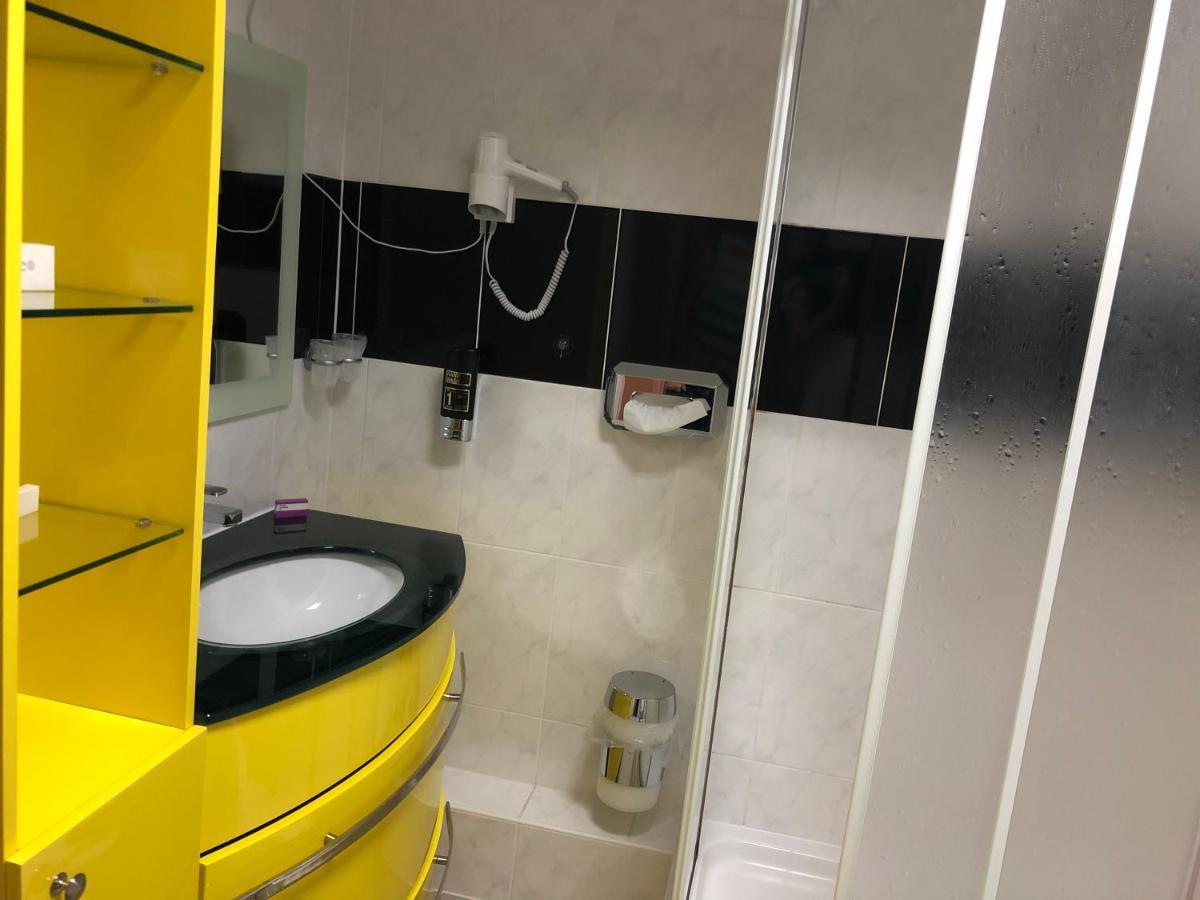 Astoria Hotel Heimbach Bagian luar foto